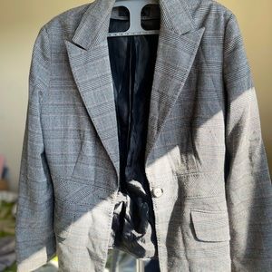 Signature size 10 pleated blazer